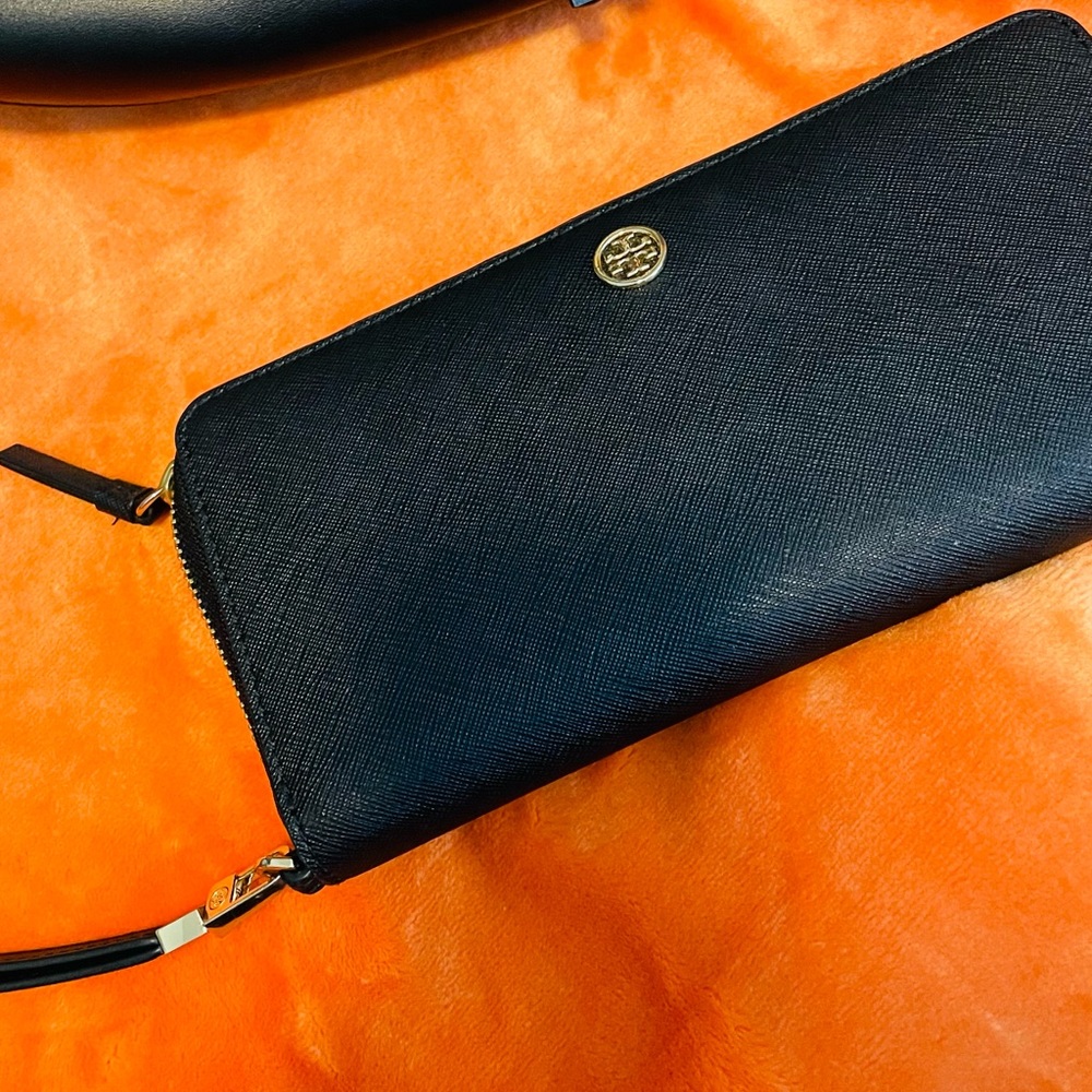 Tory Butch Zip Wallet, Black
